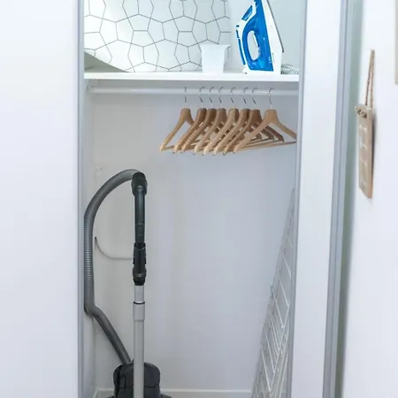 Lejlighed Skyscraper Fully Renovated And Cozy Move-in Ready!